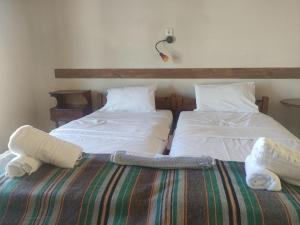 Cama o camas de una habitación en Filanthi Rooms