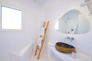 Koupelna v ubytování Thalasidi Luxury Suites