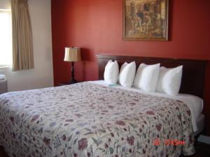מיטה או מיטות בחדר ב-Tonopah Station Hotel and Casino