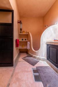 Koupelna v ubytování Riad Espoir, Riad de charme en exclusivité dans la médina de Marrakech