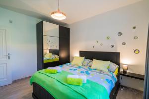 Posteľ alebo postele v izbe v ubytovaní Phoenix Apartman Siófok
