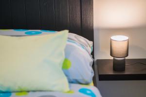 Posteľ alebo postele v izbe v ubytovaní Phoenix Apartman Siófok