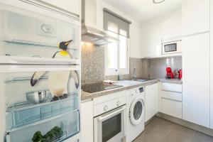 Kuchyň nebo kuchyňský kout v ubytování Fantastic Penthouse Malaga Center