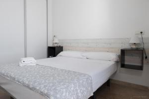 Posteľ alebo postele v izbe v ubytovaní Gran Villa Roquetas Beach & Golf Playa Serena