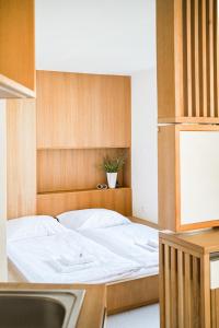 Un pat sau paturi într-o cameră la PINOT HOUSE Mikulov