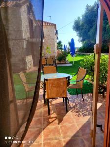 a patio with a table and chairs in a yard at Monte e Mare in Minia