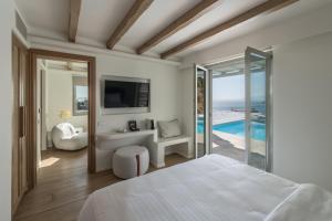 Postel nebo postele na pokoji v ubytování Arocaria Mykonos