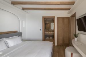 Postel nebo postele na pokoji v ubytování Arocaria Mykonos