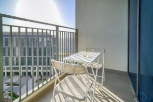 Balkón nebo terasa v ubytování Graceful 1BR at Park Heights Dubai Hills MBR City by Deluxe Holiday Homes