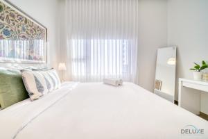 Postel nebo postele na pokoji v ubytování Graceful 1BR at Park Heights Dubai Hills MBR City by Deluxe Holiday Homes