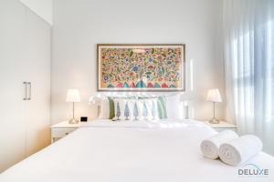 Postel nebo postele na pokoji v ubytování Graceful 1BR at Park Heights Dubai Hills MBR City by Deluxe Holiday Homes