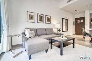 Posezení v ubytování Graceful 1BR at Park Heights Dubai Hills MBR City by Deluxe Holiday Homes