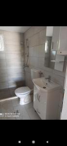 Bathroom sa Sunce apartman Bratkovice 1-8c
