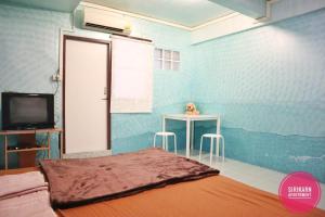 Posteľ alebo postele v izbe v ubytovaní Sirikarn Apartment