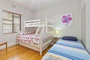 Giường trong phòng chung tại Milville