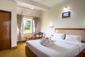 Letto o letti in una camera di Siddhartha Sunny Resort, Surkhet