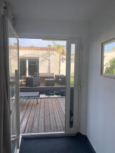 Fotografia z galérie ubytovania Loue Palavas Maison 160m2 avec piscine chauffée et jacuzzi à 2 pas de la plage et du centre ville v destinácii Palavas-les-Flots