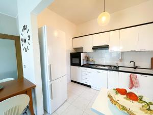 A kitchen or kitchenette at Ondamare
