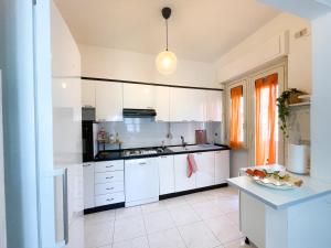 A kitchen or kitchenette at Ondamare