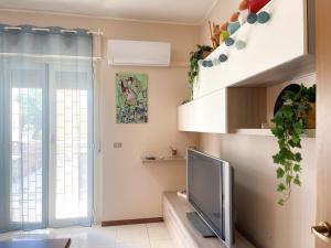 A television and/or entertainment centre at Ondamare