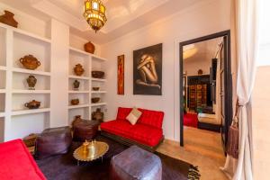 Posezení v ubytování Riad Espoir, Riad de charme en exclusivité dans la médina de Marrakech