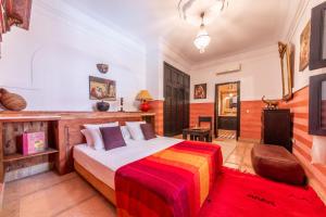 Postel nebo postele na pokoji v ubytování Riad Espoir, Riad de charme en exclusivité dans la médina de Marrakech