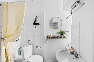 Ванная комната в Trendy 3 room apartment in Kreuzberg