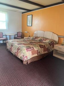 Hollander Motel tesisinde bir odada yatak veya yataklar