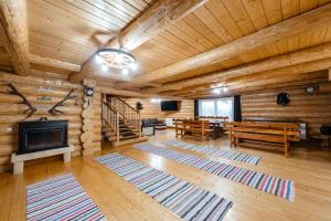 Μια τηλεόραση ή/και κέντρο ψυχαγωγίας στο Rustic Home