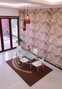 Gallery image of JOBO Guest House 4BR in Karangploso