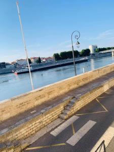 Gallery image of Sur les quais... in Arles