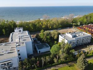 an aerial view of a building and the ocean at Pokój 31 Domino Family Dominikana in Sianozety