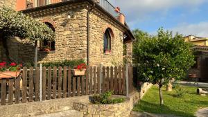 a wooden fence in front of a house at Antico Casale da Gemma - Fuscaldoapartment in Fuscaldo