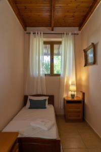 Postel nebo postele na pokoji v ubytování Villa Anthemida Chania