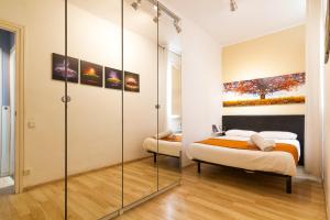 a bedroom with two beds and a glass wall at Génesis Ramblas in Barcelona