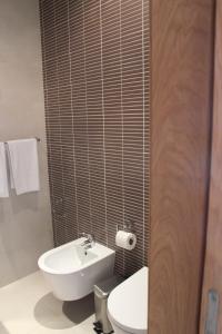 Uma casa de banho em Casas do Aidro