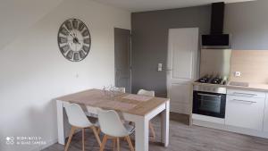 Photo de la galerie de l'établissement La BELLA 12 - Appartement gite dans maison d'hôtes, à Bordeaux-Saint-Clair