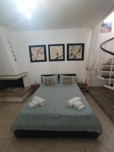 a bedroom with a bed with two towels on it at Alloggio Turistico nel Borgo Antico di Gaeta in Gaeta