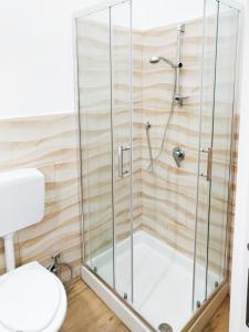 Et badeværelse på IGIEA ROOMS + 37 billeder