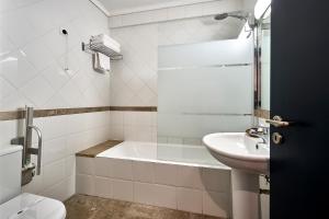 Koupelna v ubytování Galeria Suite Hotel