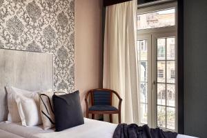Postel nebo postele na pokoji v ubytování Galeria Suite Hotel