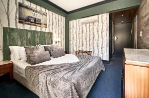 Postel nebo postele na pokoji v ubytování Galeria Suite Hotel