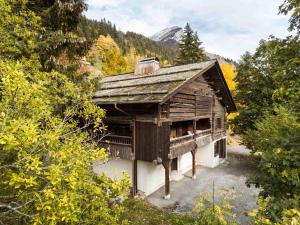 a small wooden building in the middle of a forest at Chalet La Clusaz, 6 pièces, 10 personnes - FR-1-304-162 in La Clusaz