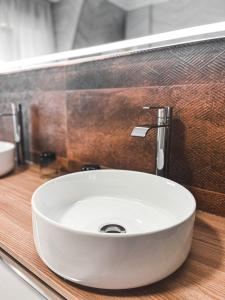 Un baño de PENSIÓN CALDEA