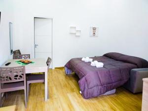 En eller flere senge i et værelse på IGIEA ROOMS