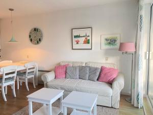 a living room with a couch and a table at Badhotel 316 in Callantsoog