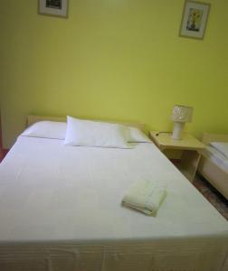 A bed or beds in a room at M&E Guesthouse