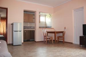 Kuchyň nebo kuchyňský kout v ubytování Hotel Premium