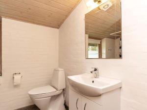 Koupelna v ubytování Holiday home Ålbæk XLIV + 12 fotografií