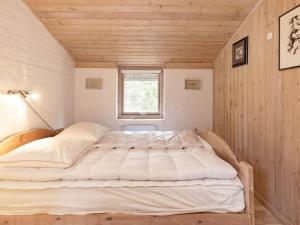 Postel nebo postele na pokoji v ubytování Holiday home Ålbæk XLIV